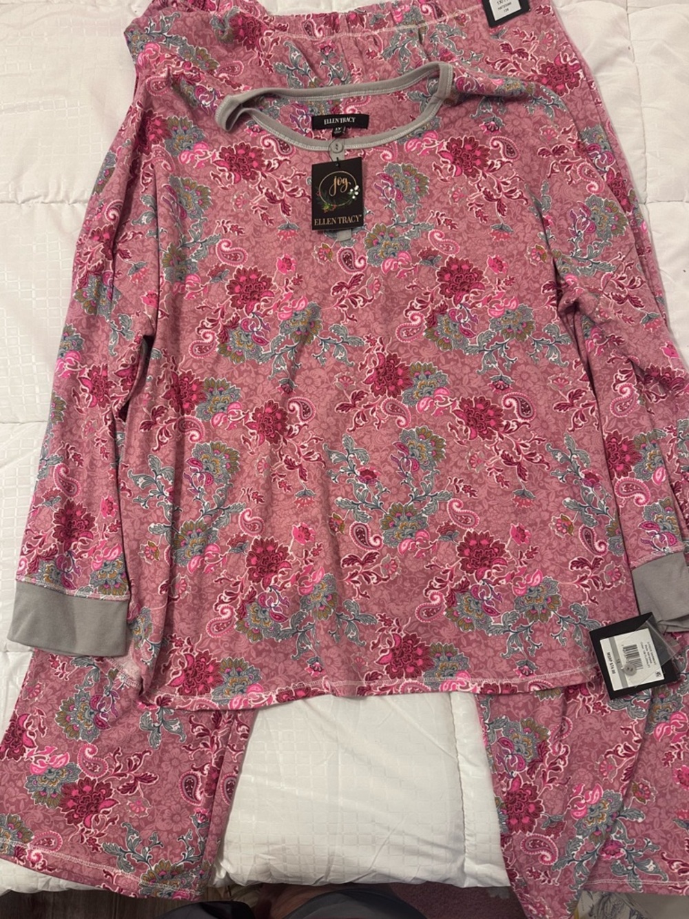 NWT Ellen Tracy Pink Floral Long-Sleeve Pajama Set with Gray Trim